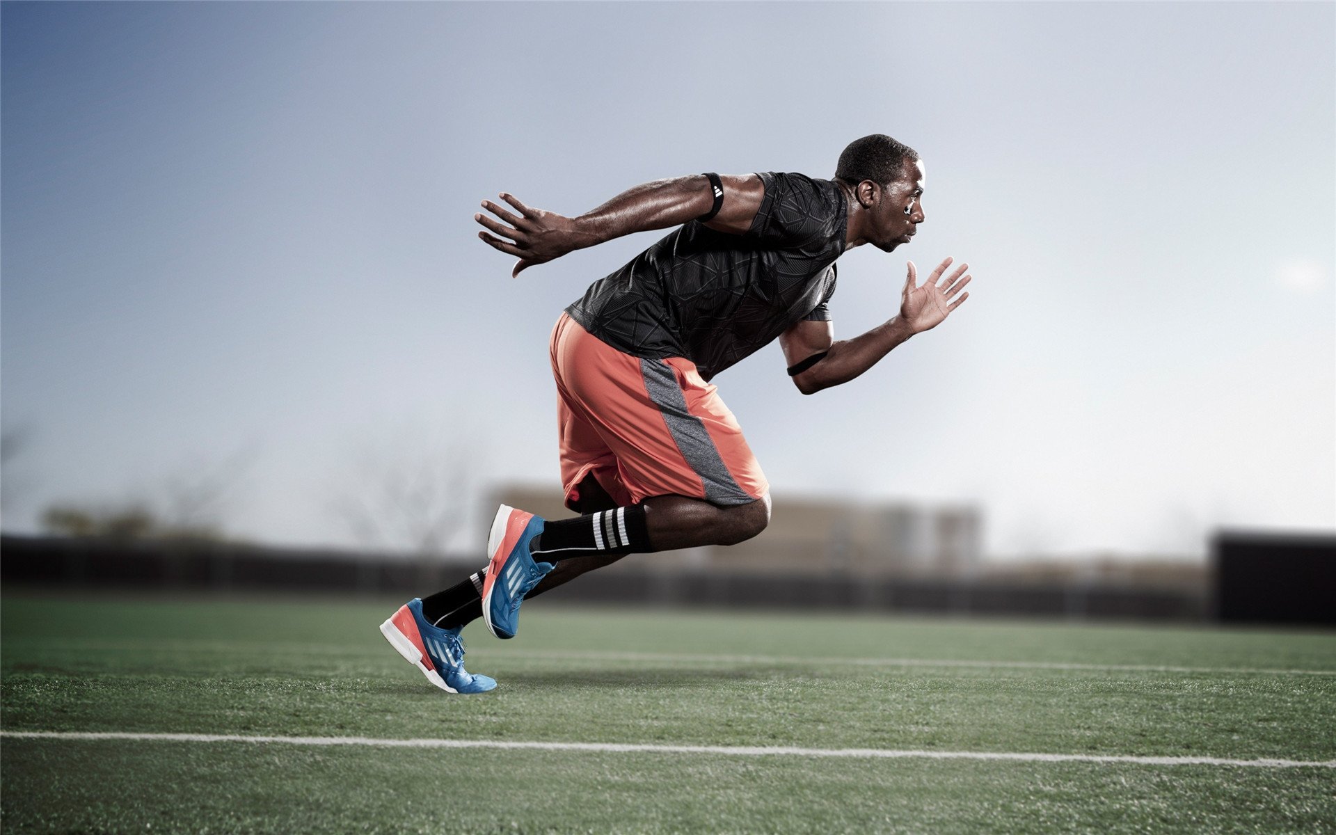 mk足球官网-新赛季训练强度加码球队体能储备迎来全面检验，球员体能训练